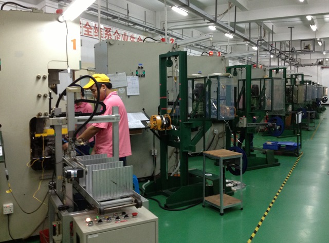 沖壓現場.jpg 沖壓現場.jpg